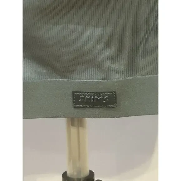 NWT SKIMS Women's Gray Sports Bra Size M - Picture 2 of 6